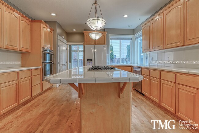 Building Photo - Stunning Home in Sought-After Ashley Heights!