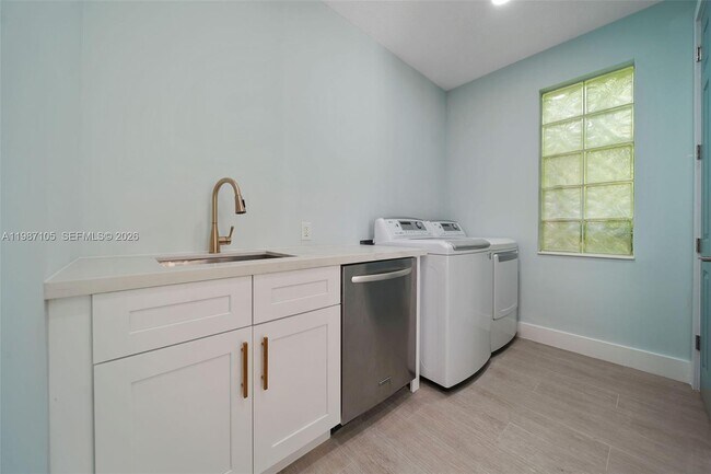 Building Photo - 174 Satin Leaf Dr