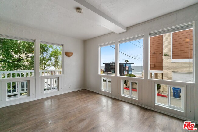 Building Photo - 115 44th St