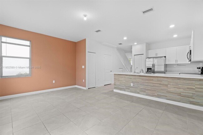 Building Photo - 1826 SE 26th Rd