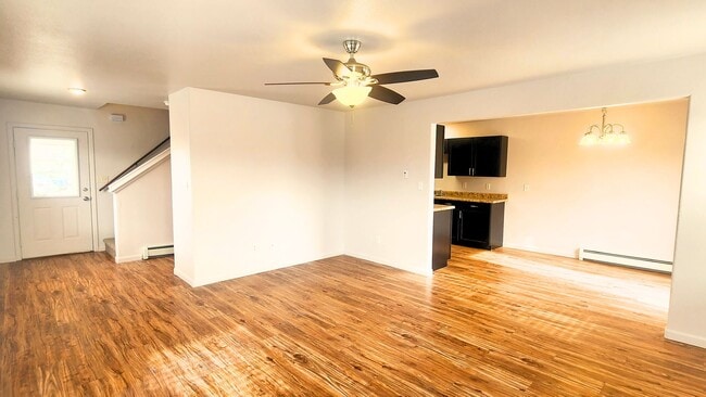 Building Photo - Large 4 bed duplex in Orchard Mesa