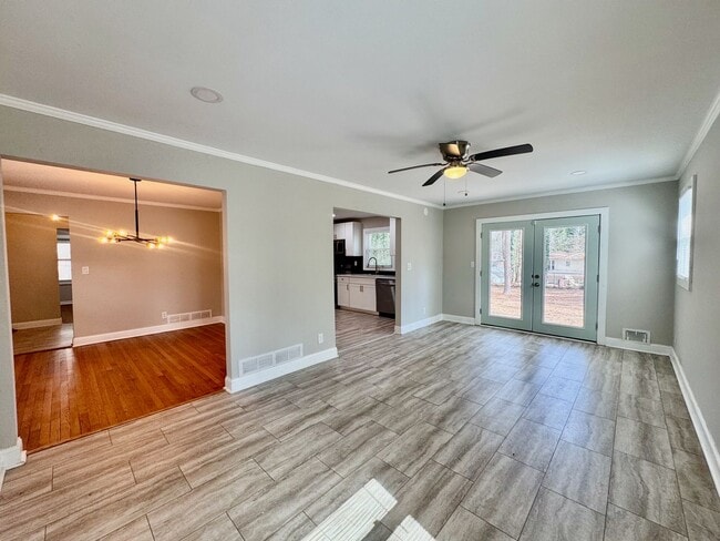 Building Photo - Awesome in Atlanta - 4 Bedrooms