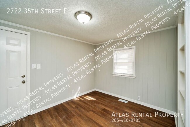 Building Photo - 2722 35th St E