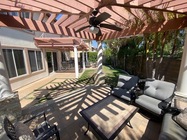 Building Photo - Luxurious 4 Bedroom Fullerton House For Re...