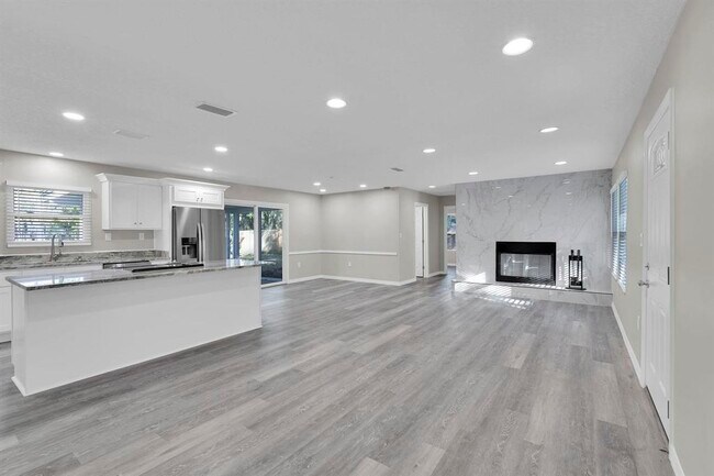 Building Photo - 855 S Holmes Blvd
