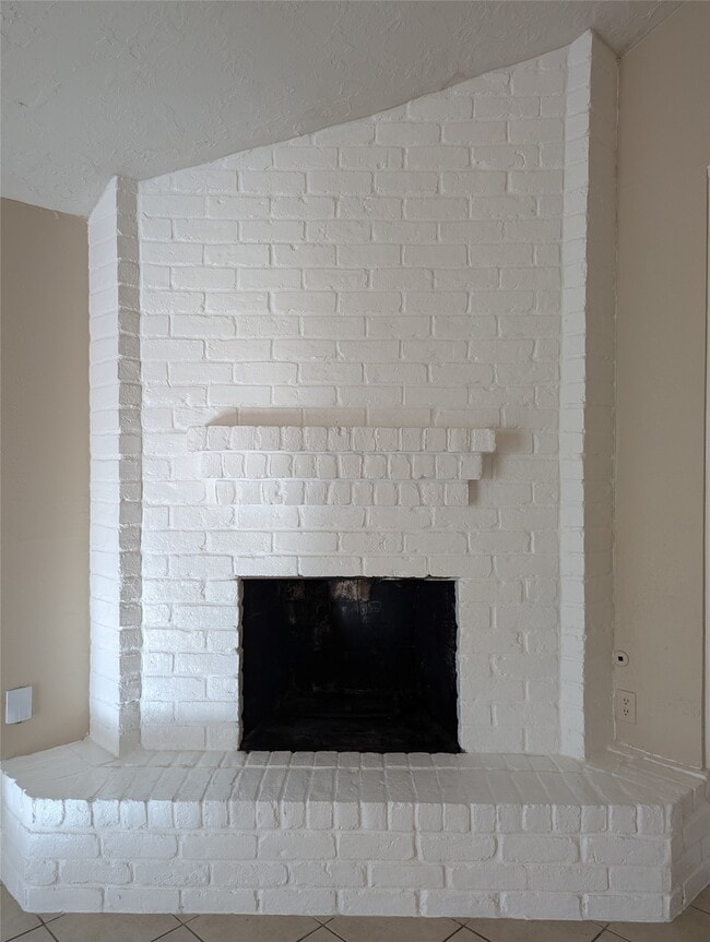 Building Photo - 1810 Mustang Springs Dr