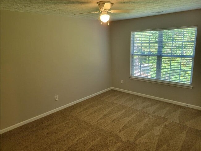 Building Photo - 310 Hulan Way