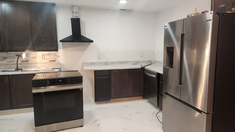 Building Photo - 17501 Tannery Ln