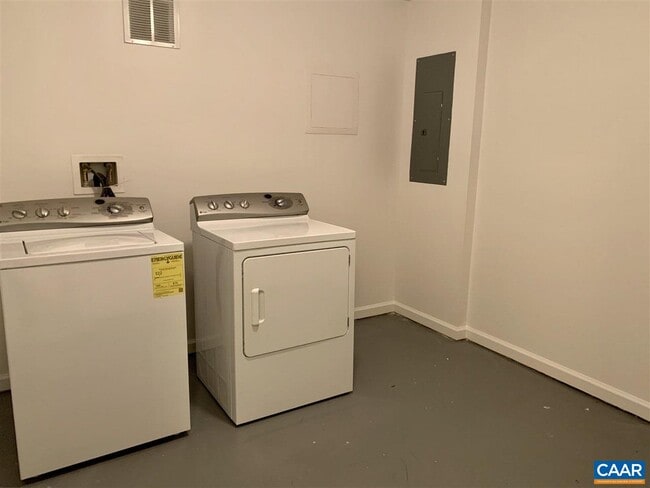 Building Photo - 836 Rockcreek Rd