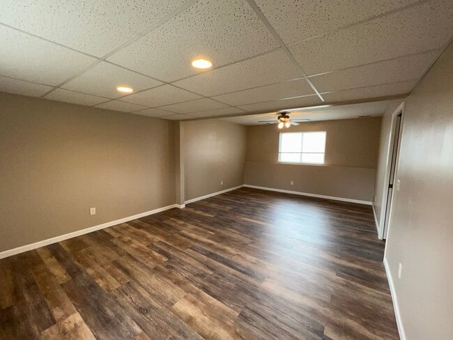 Building Photo - Spacious Split-Level Retreat Just Minutes ...