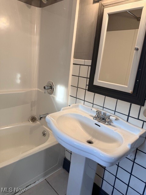 Building Photo - 517 Aqueduct St