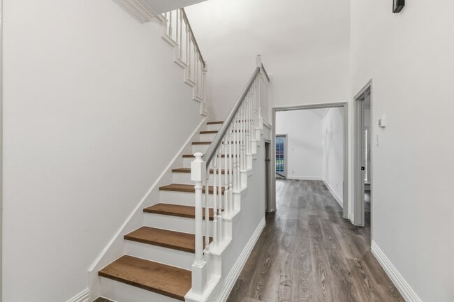 Building Photo - 7665 Ameswood Rd