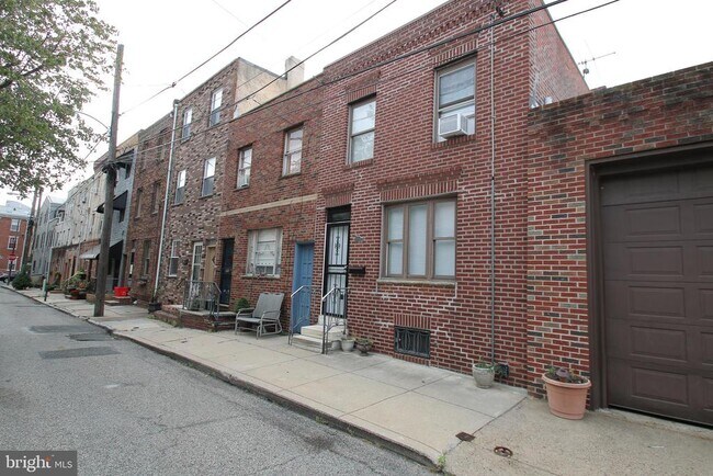 Building Photo - 716 Manton St