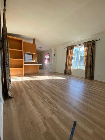 Open Living Space - 900 N 8th St