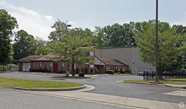 Building Photo - Aqueduct Apartments