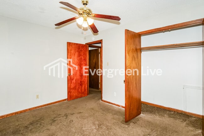 Building Photo - 1107 Highland St