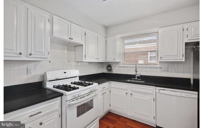 Building Photo - 2117 Benson St