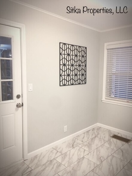 Building Photo - 7542 E 28th St