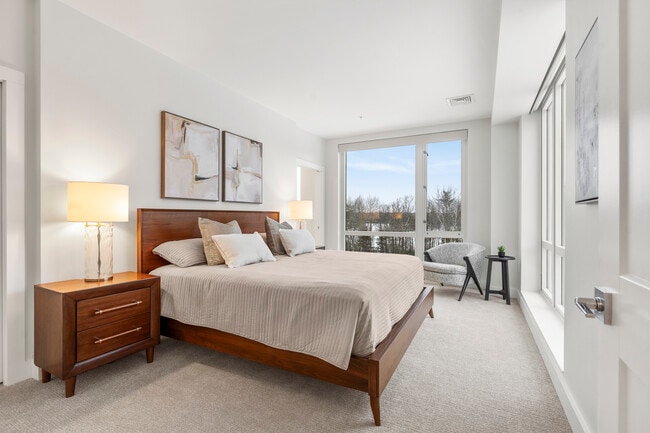 Building Photo - 1 US-1