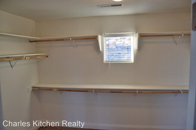 Building Photo - 4 br, 4.5 bath House - 1361 Thompson Street