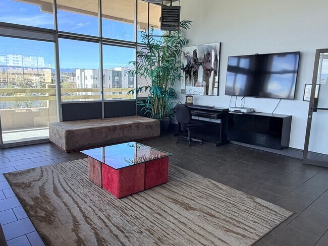 Building Photo - Reno Highrise Condo - Mountain & City Views