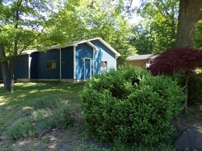 Building Photo - Move-In Ready Home Across from Ski Hill