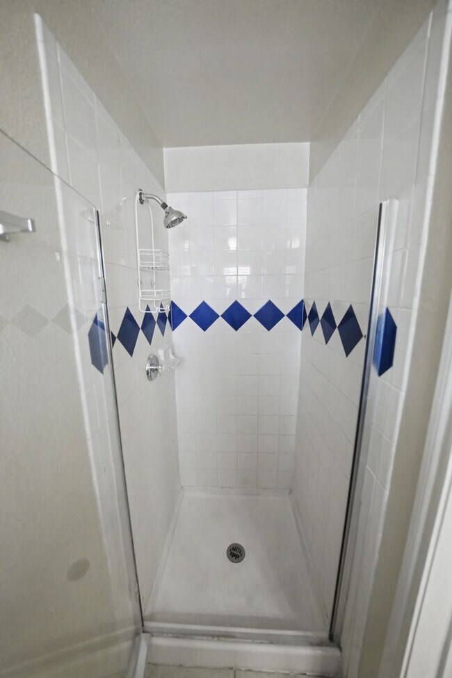 Building Photo - Beautiful 5-Bedroom Home in Schertz - Realtor Commission: $750