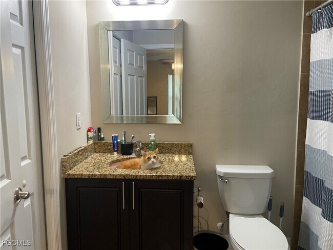 Building Photo - 1401 SW 6th Ave