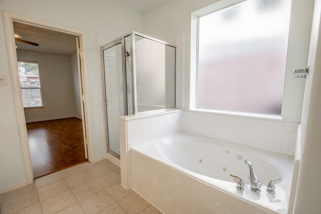 Building Photo - 4823 Zachary Ln