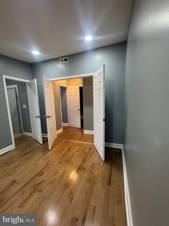 Building Photo - 3221 Lyndale Ave