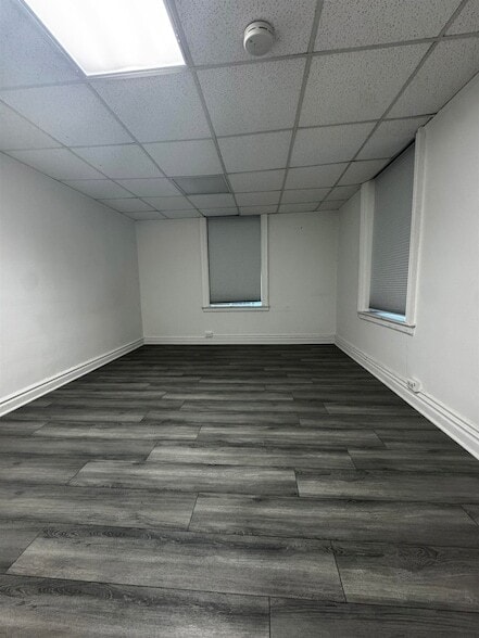 Building Photo - 250 Broad Ave