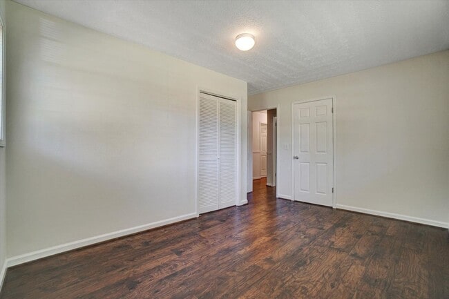 Building Photo - 606 Evergreen Dr