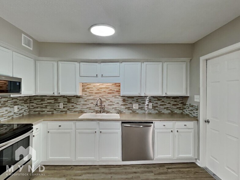 Building Photo - 137 W Stonehaven Cir