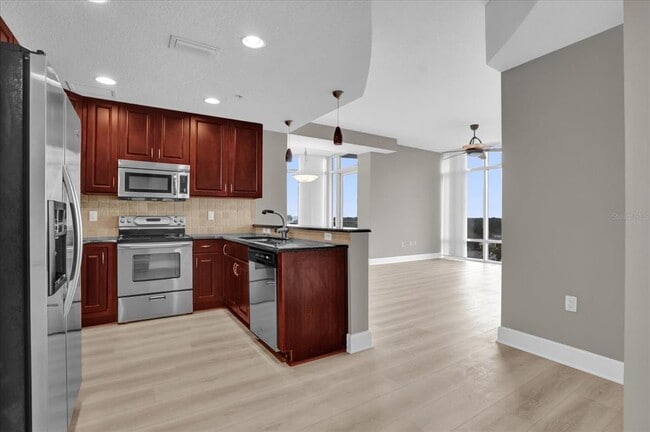 Building Photo - 101 S Eola Dr