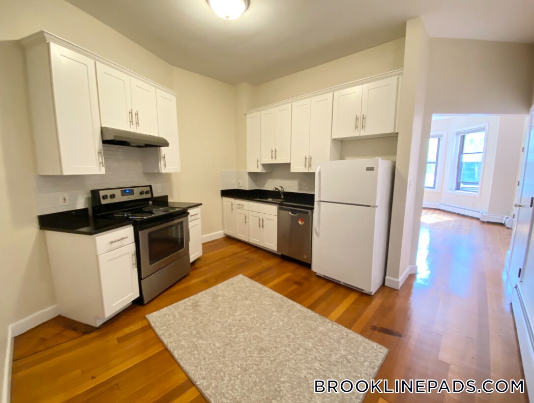 Building Photo - 1728 Beacon St