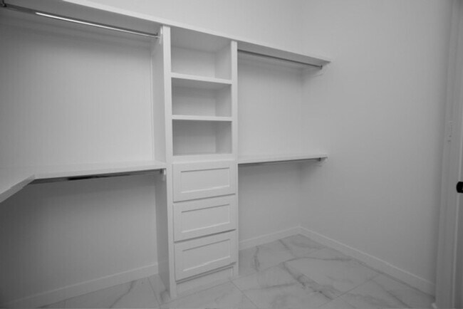 Building Photo - Spacious 4BR House in Mission