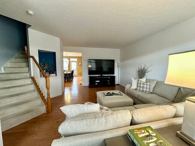 Building Photo - 4019 Village Run Rd