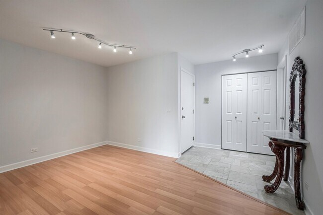 Building Photo - 697 Oakmont Ln