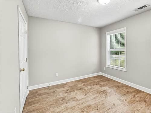 Building Photo - 2052 Bay Ct