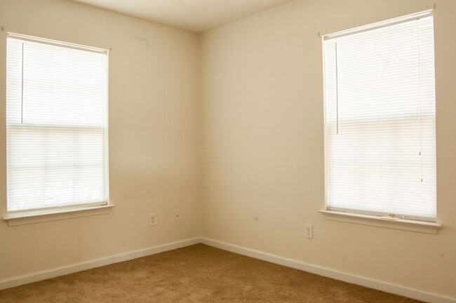 Building Photo - Single Family Home in Portsmouth