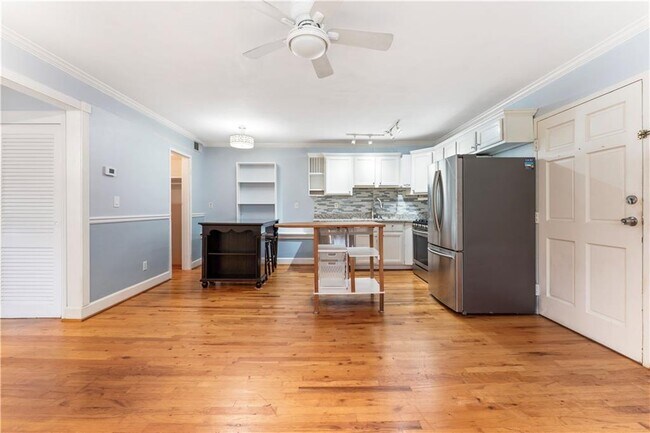 Building Photo - 870 Glendale Terrace NE