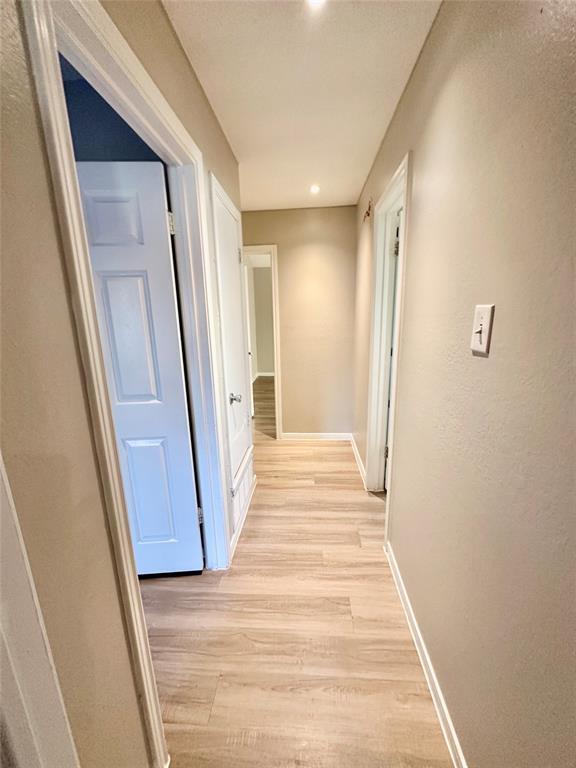 Building Photo - 1102 Serenada Dr