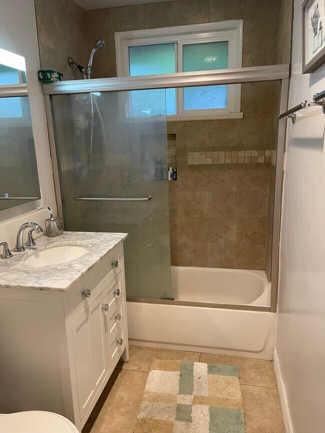 Building Photo - 7236 Oakdale Ave