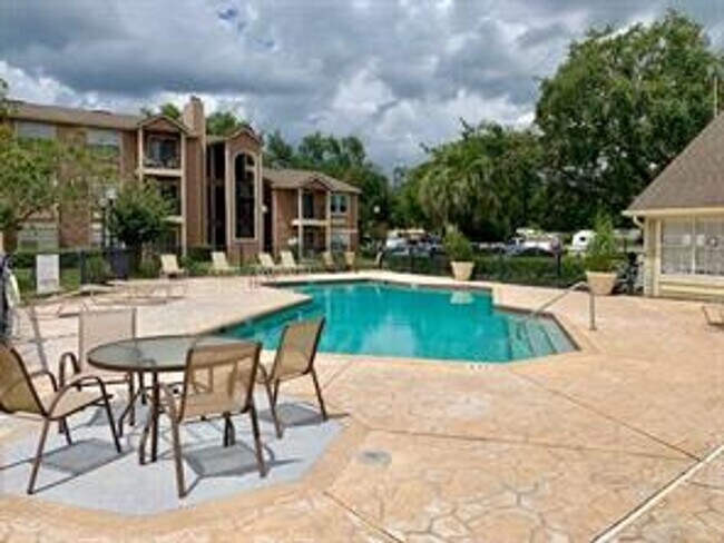 Building Photo - 2550 N Alafaya Trail