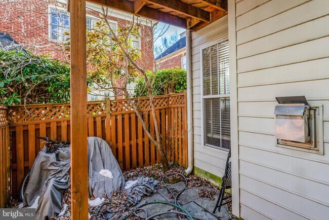 Building Photo - 5257 Bessley Pl