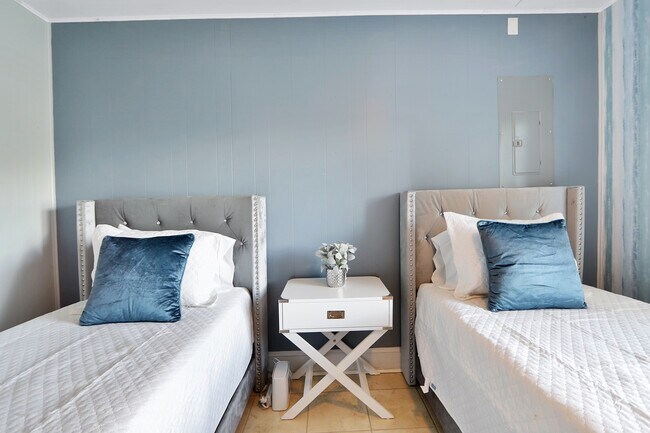 Front Bedroom - 1617 Tabor St