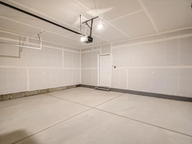 Building Photo - 12225 Creamery St