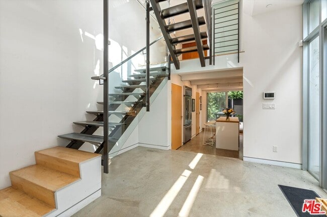 Building Photo - 720 Brooks Ave