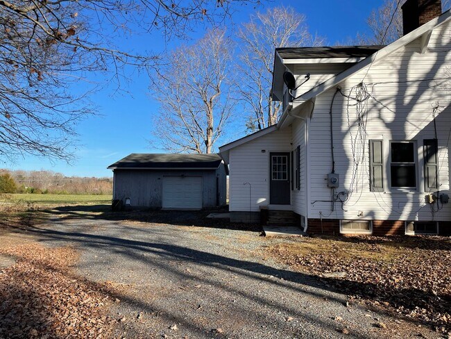 Building Photo - 4-5 bedroom home in Franklinville