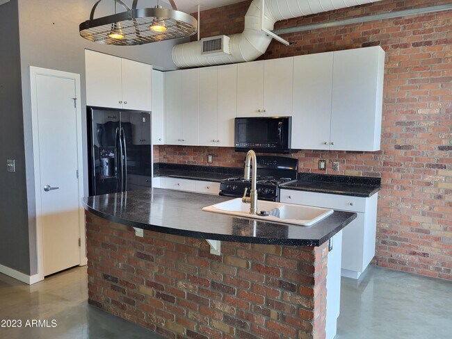 Building Photo - 914 E Osborn Rd